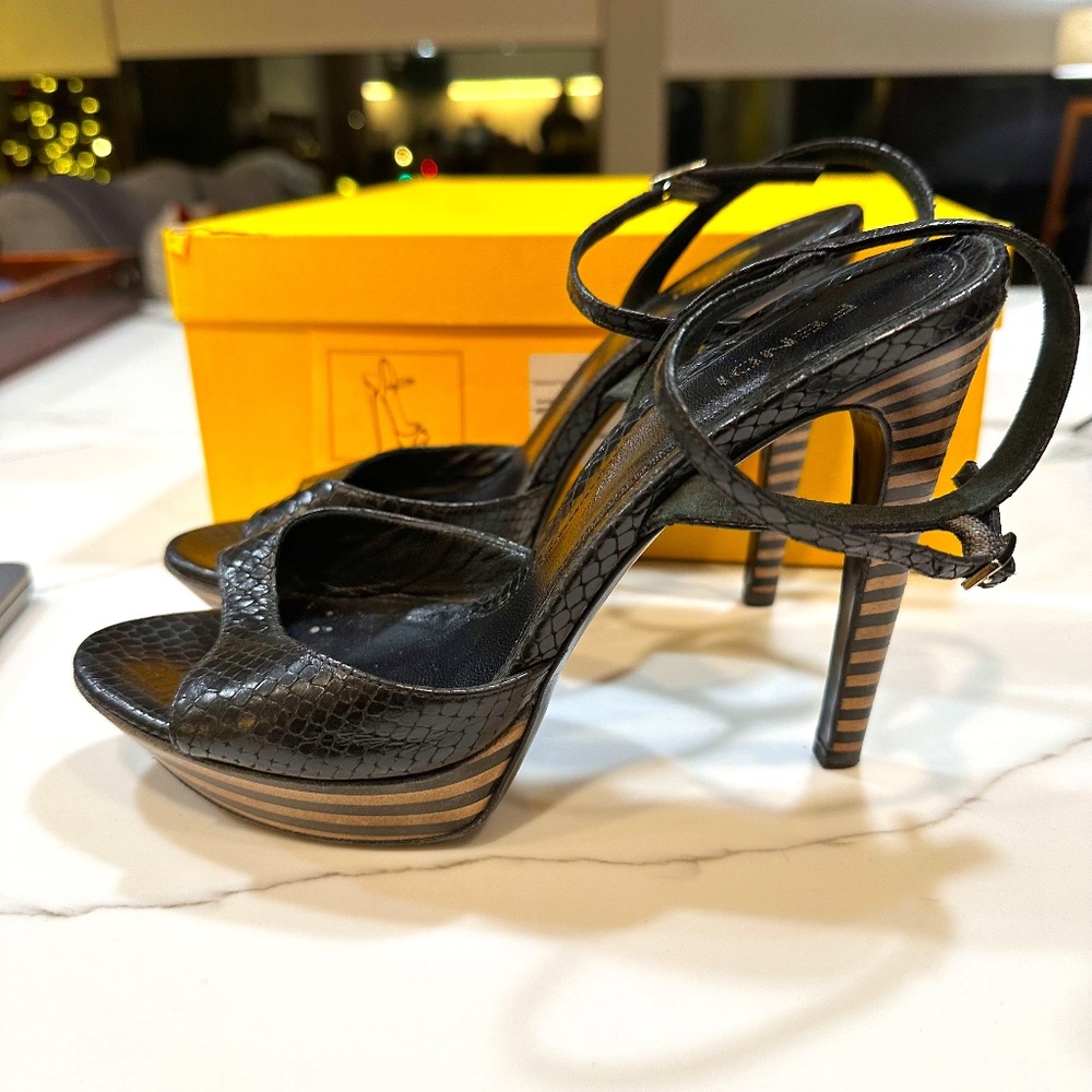 Black/Tan Fendi Size 38 Leather 4" Sandals